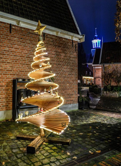 Hermanns kerstboom blikvanger in Ootmarsum